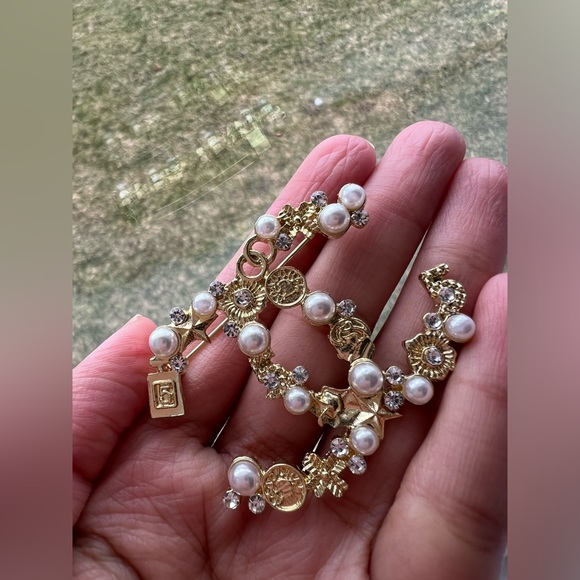 CC pearl brooch - Picture 11 of 11